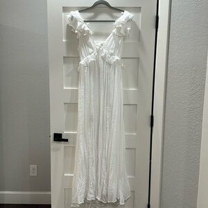 NWT Aakaa Large flowy white summer maxi dress